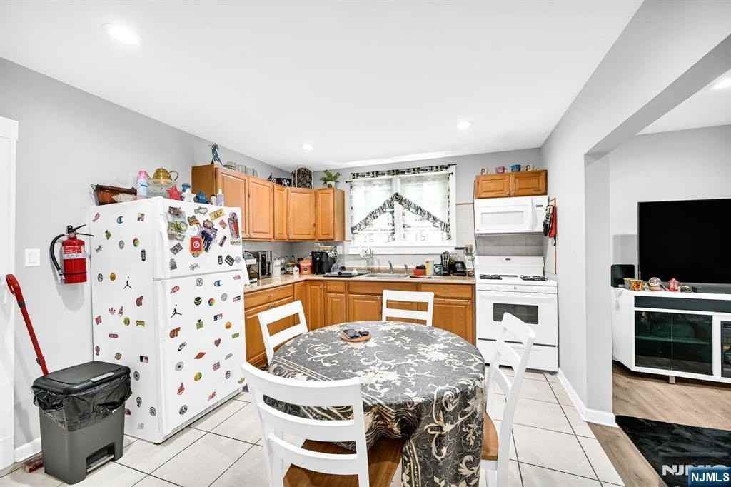 126 Macarthur Ave - Photo 5 of 14