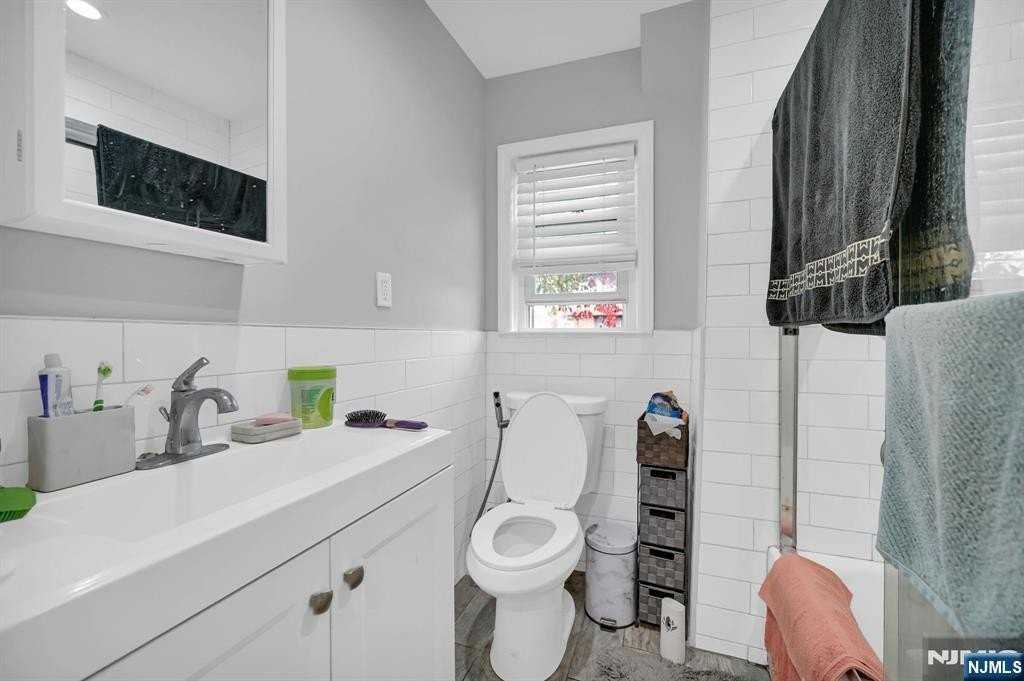 126 Macarthur Ave - Photo 7 of 14