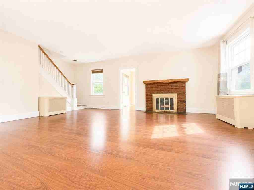 949 Garrison Ave - Photo 2 of 21