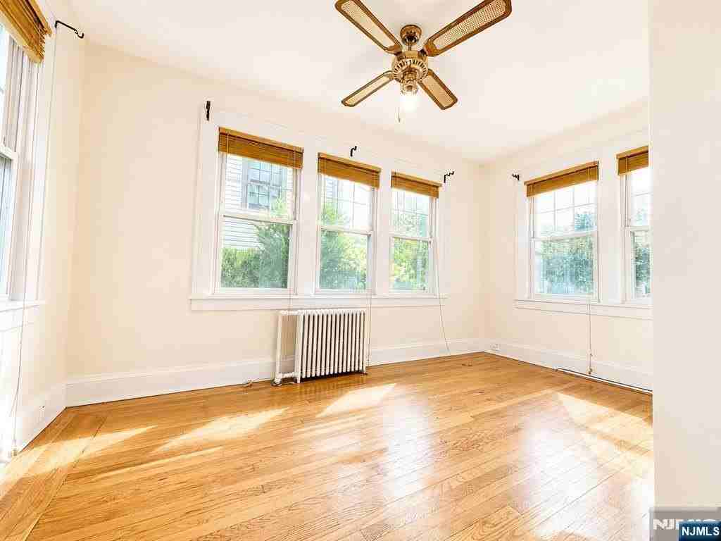 949 Garrison Ave - Photo 3 of 21