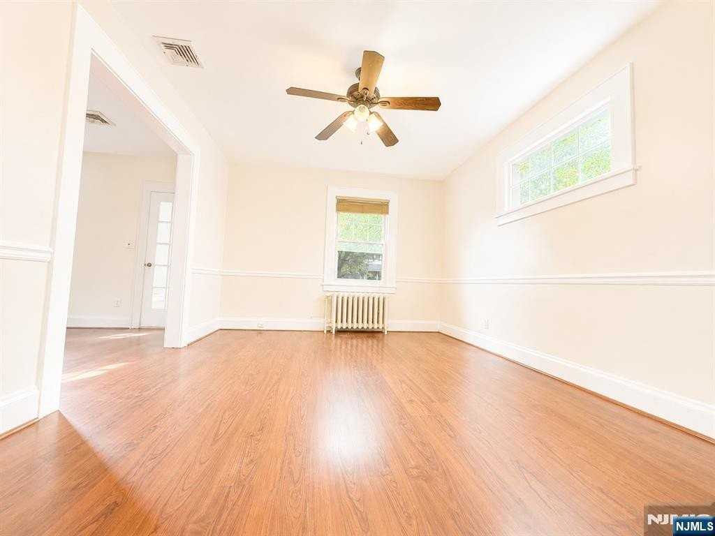 949 Garrison Ave - Photo 5 of 21