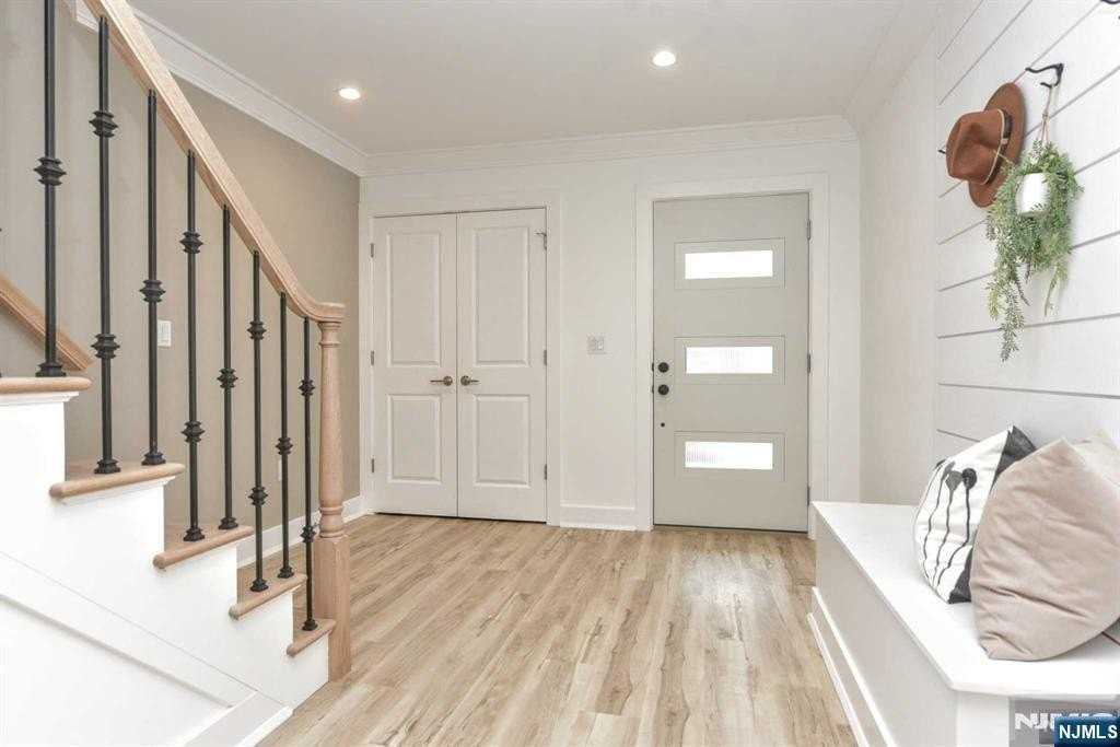 120 Collignon Way - Photo 3 of 37