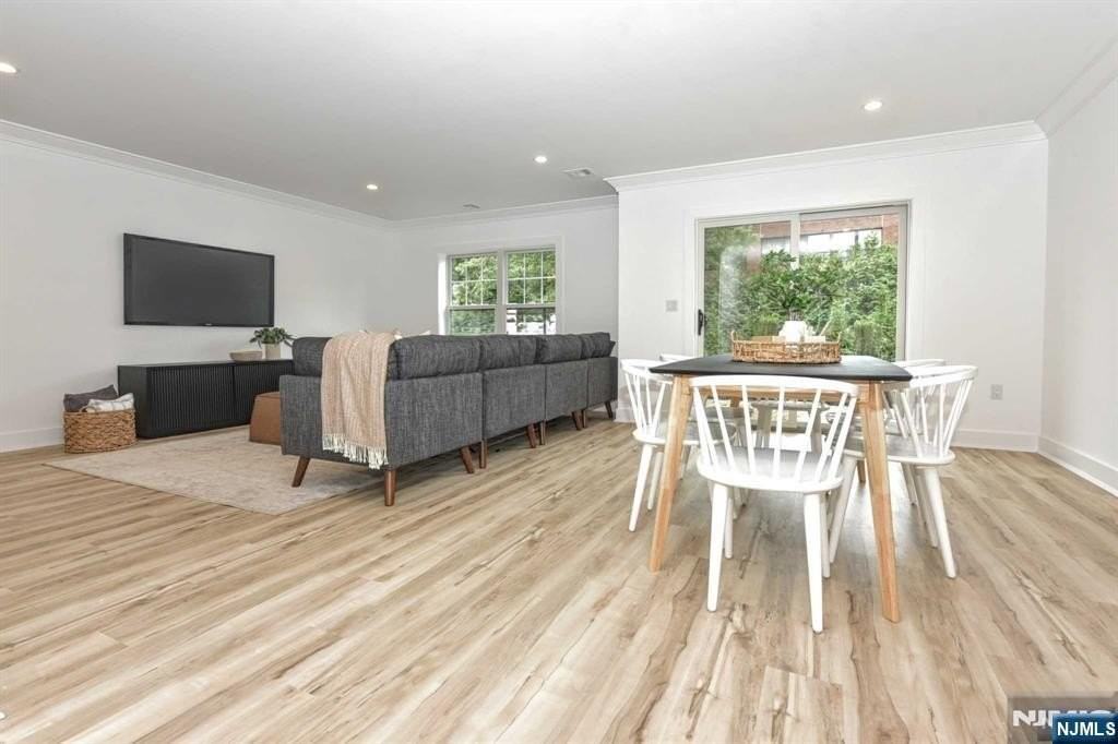 120 Collignon Way - Photo 4 of 37