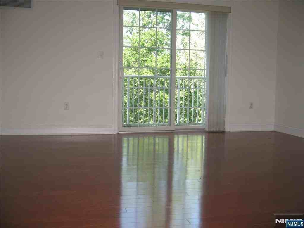 2411 Windsor Park Ct - Photo 3 of 21