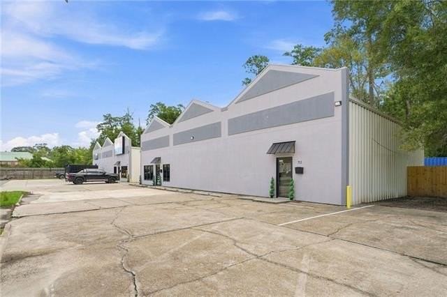 711 N Causeway Blvd - Photo 3 of 19