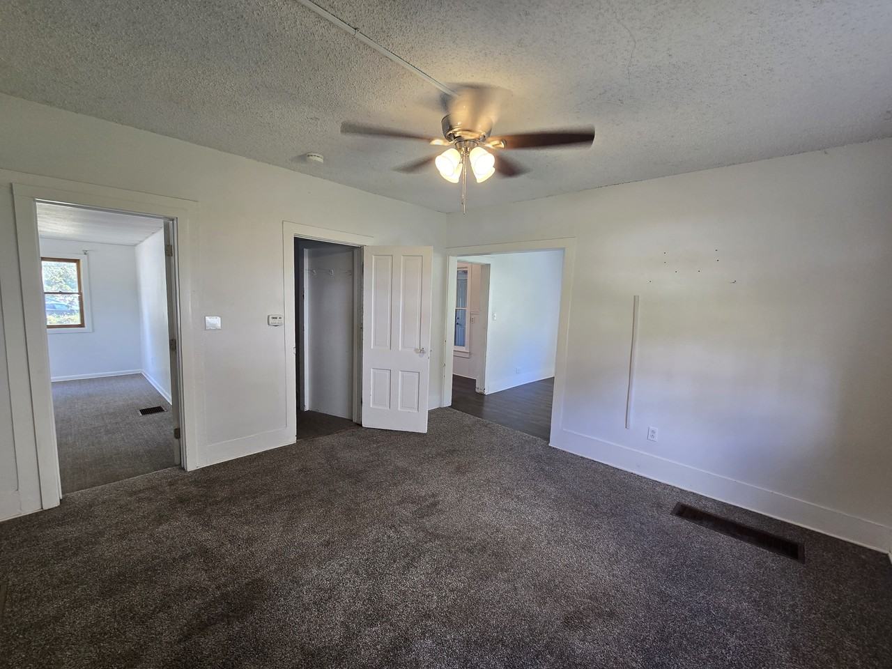 206 E South St #1 - Photo 5 of 33