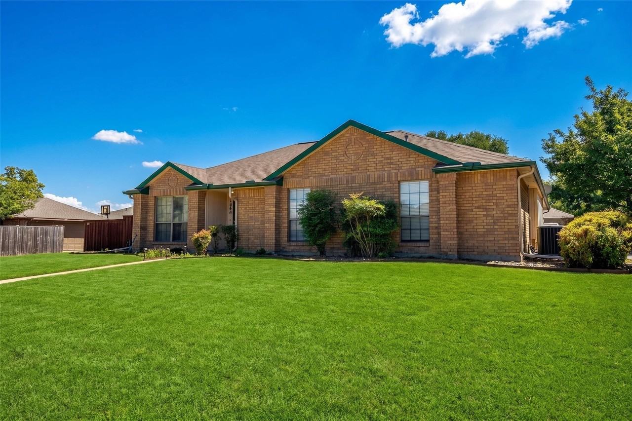 1400 Chicota Dr - Photo 2 of 26