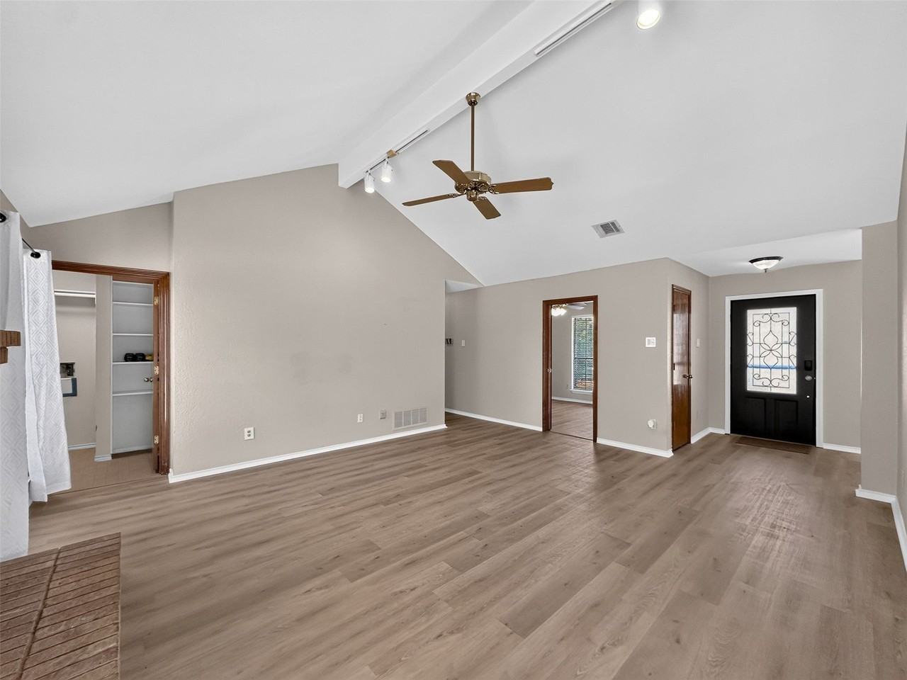 1400 Chicota Dr - Photo 5 of 26