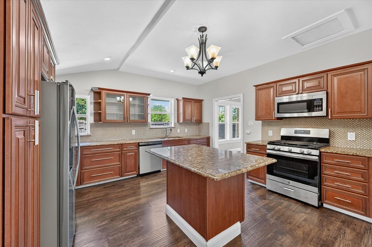 2217 Dalrock Rd - Photo 5 of 11