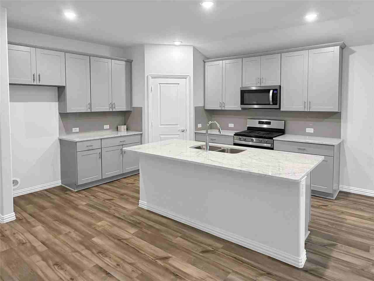 503 Fox Ridge Dr - Photo 2 of 9