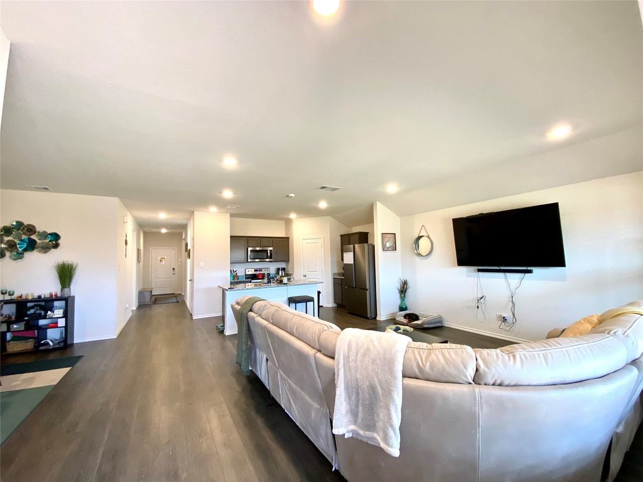 408 Wrangler Dr - Photo 4 of 23