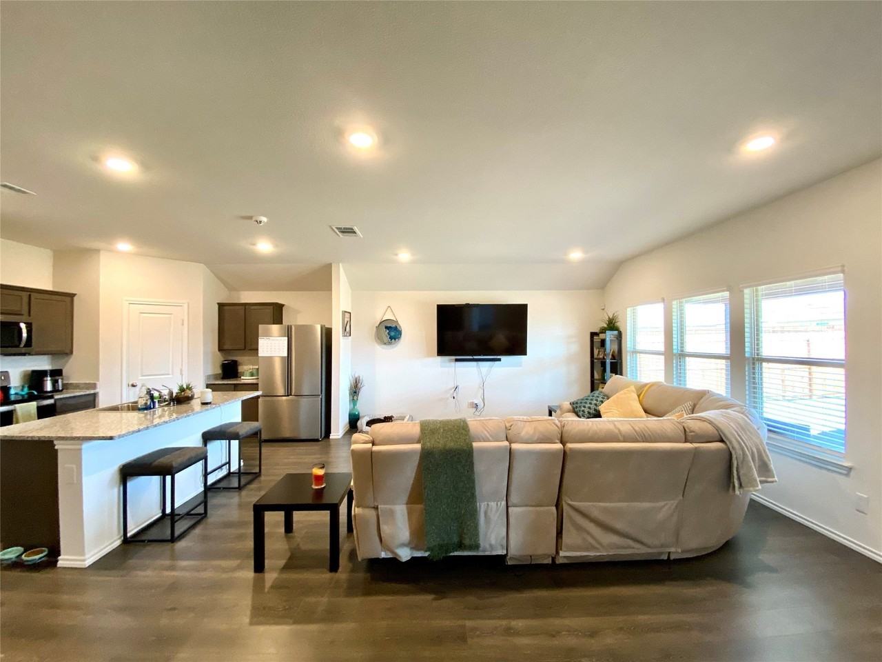408 Wrangler Dr - Photo 5 of 23
