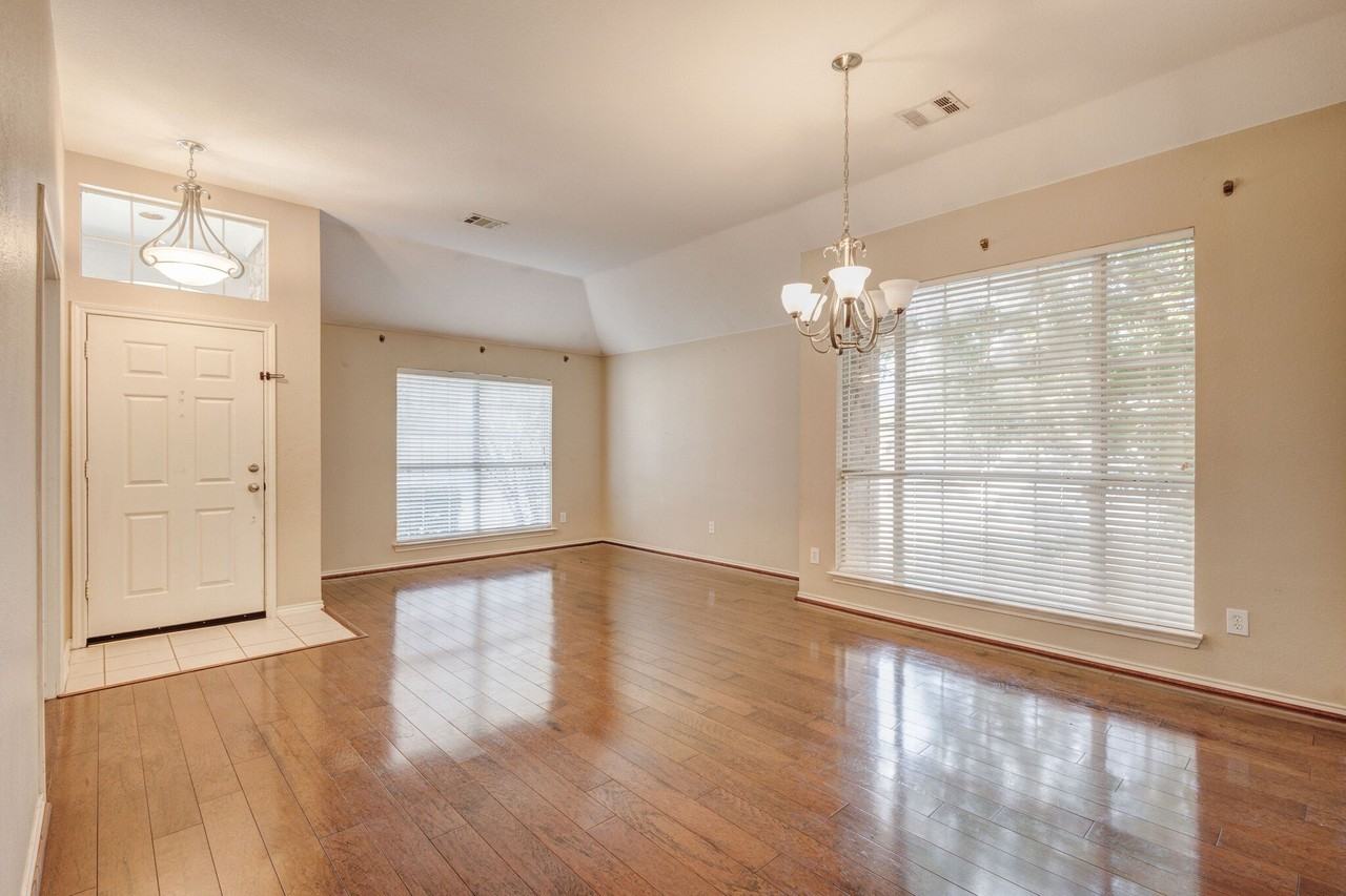 3200 Edgebrook Ct - Photo 5 of 22
