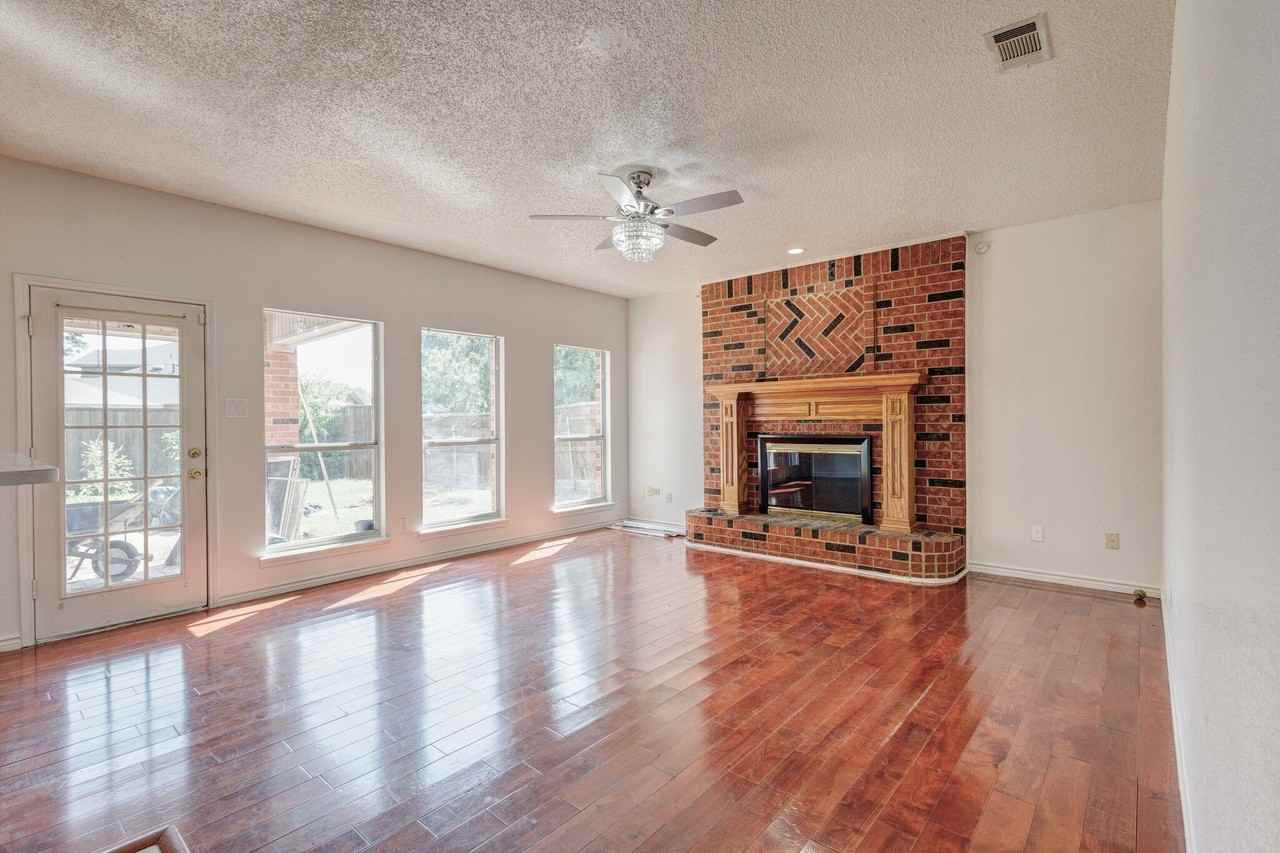 9118 Barton Creek Dr - Photo 4 of 25