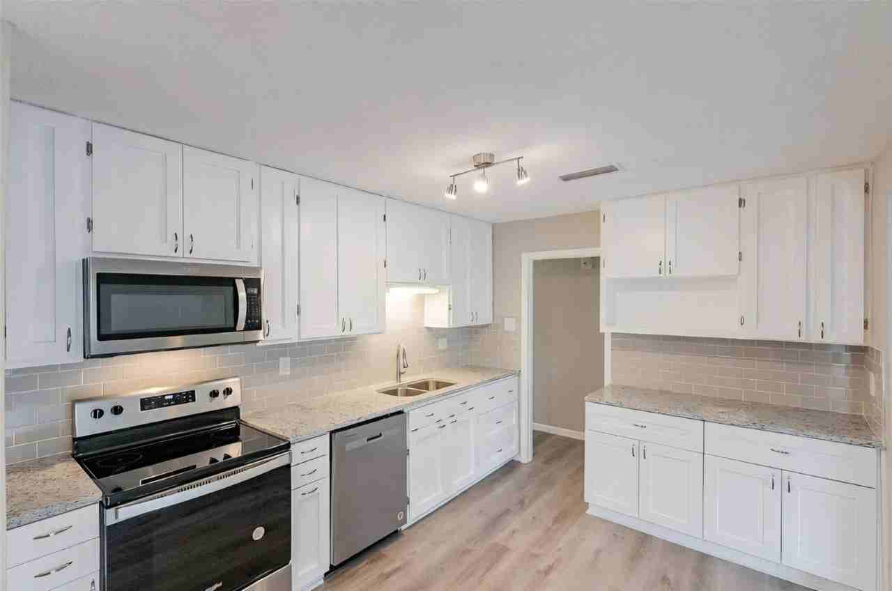 2112 Cedarcrest Dr - Photo 5 of 13