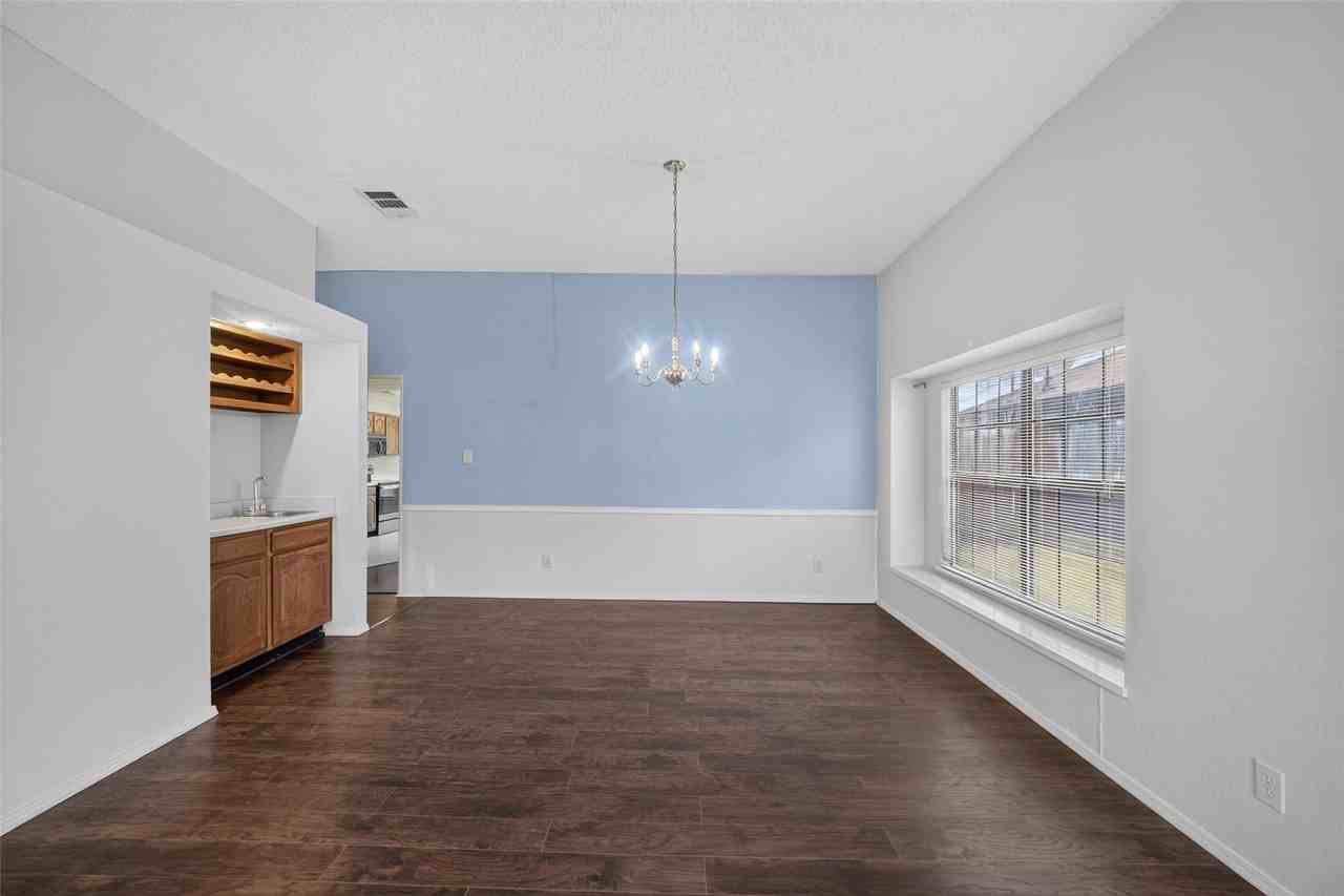 9421 Willard St - Photo 7 of 35