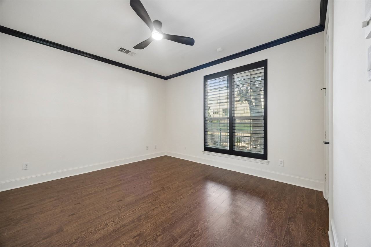 4039 Holland Ave - Photo 3 of 17