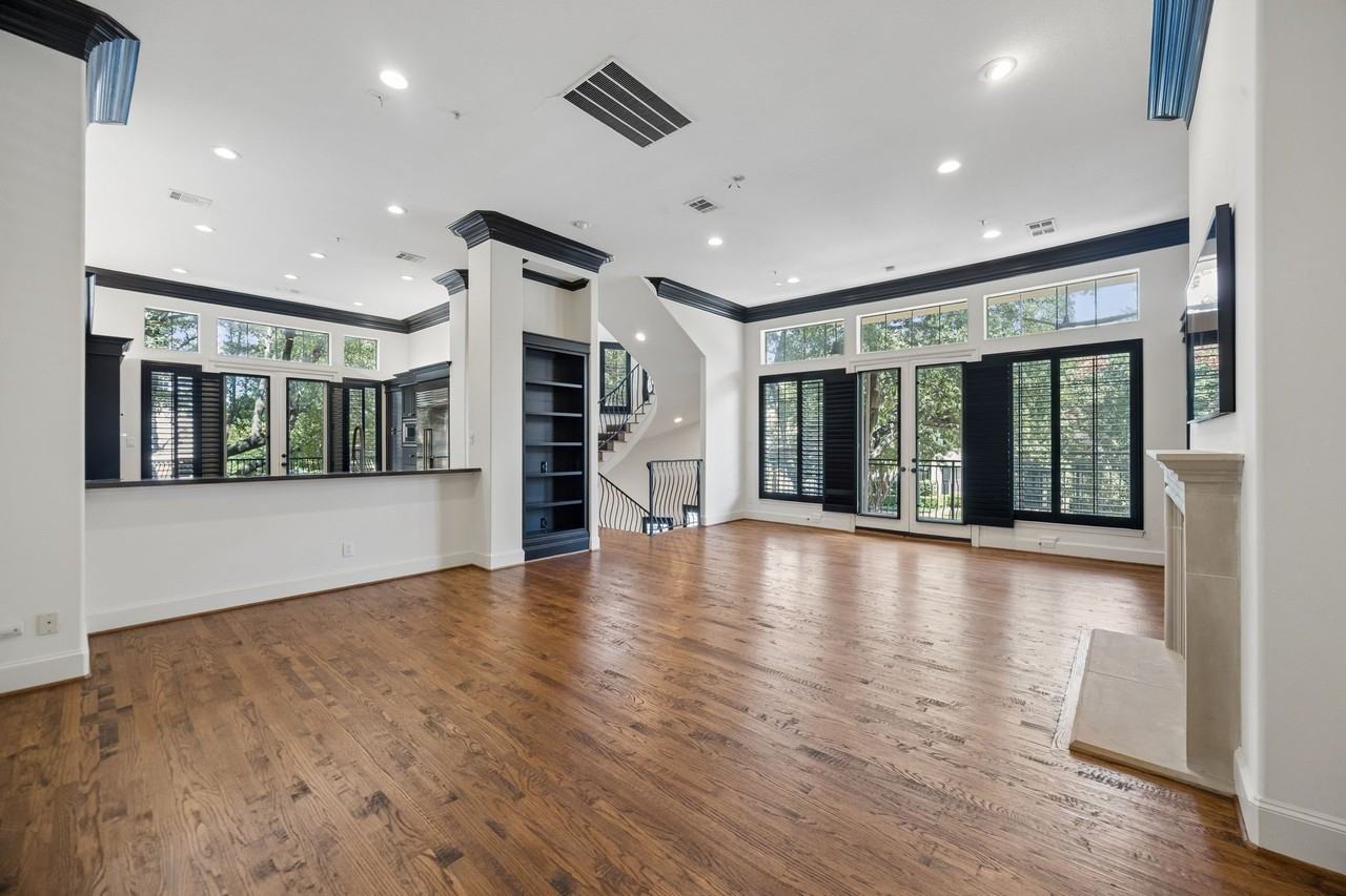 4039 Holland Ave - Photo 4 of 17