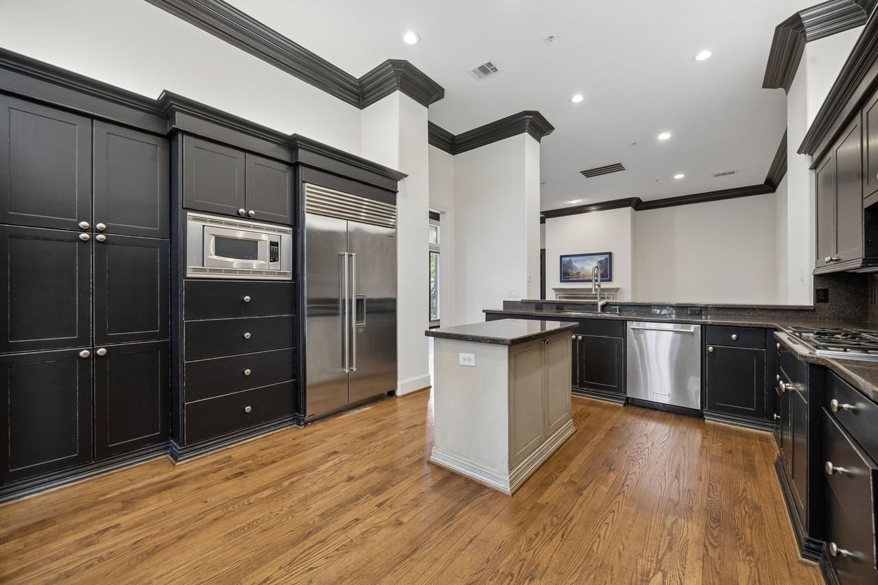 4039 Holland Ave - Photo 5 of 17