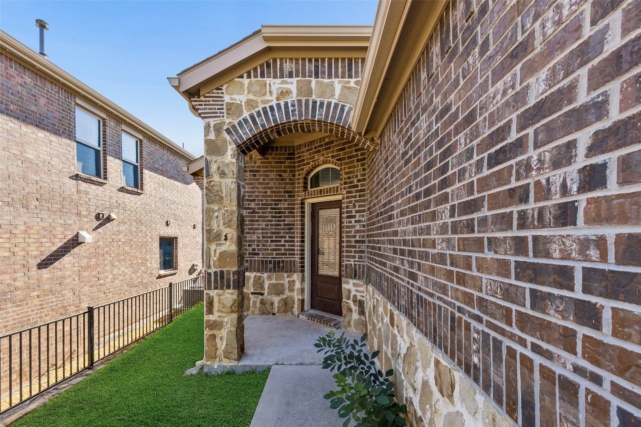 3808 Kendall - Photo 3 of 37