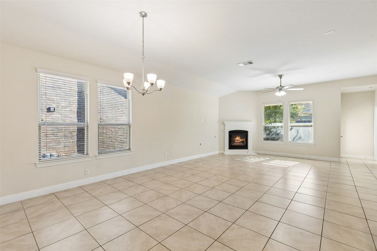 3808 Kendall - Photo 5 of 37