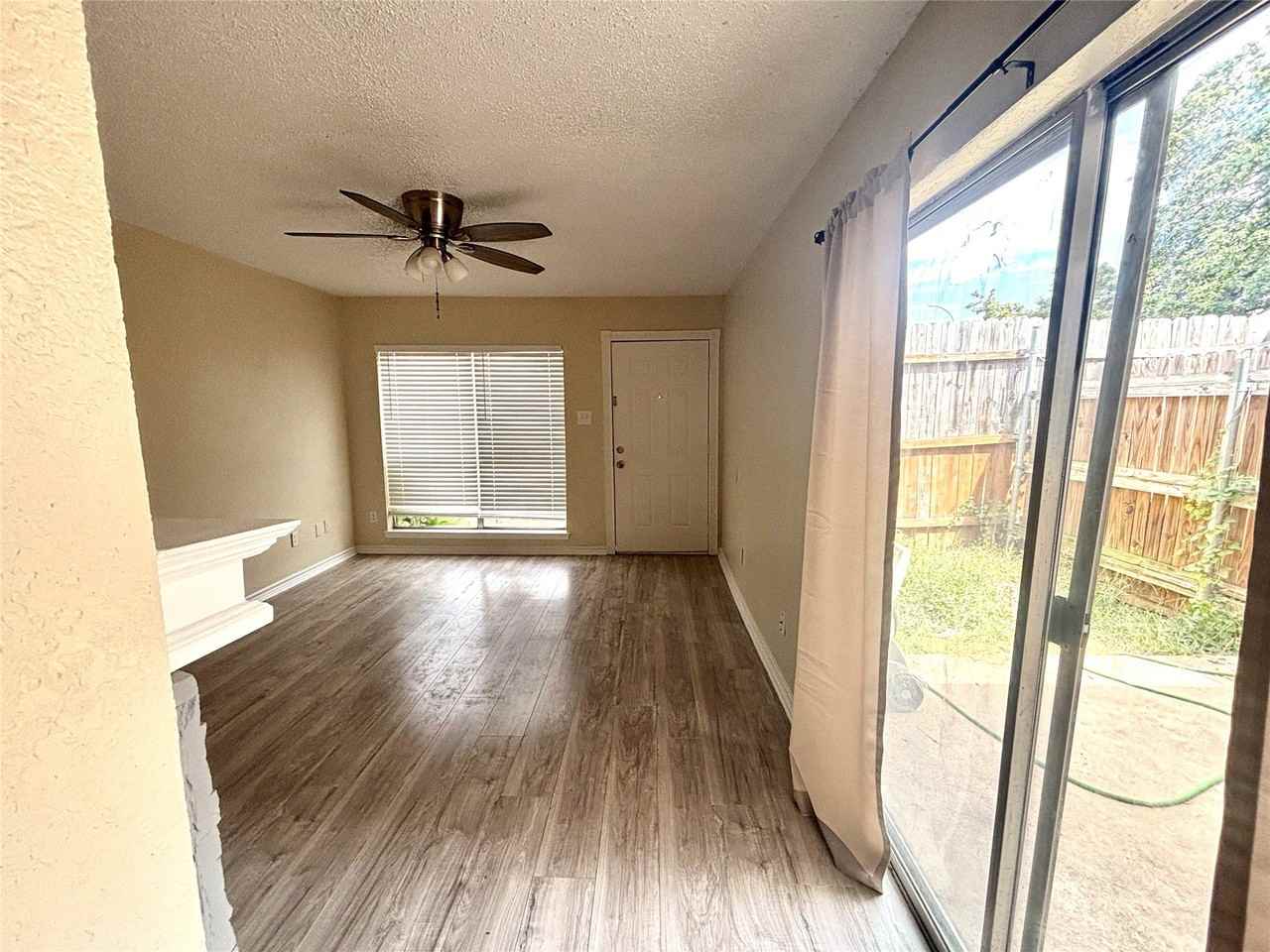 2760 Parkchester Dr - Photo 2 of 28