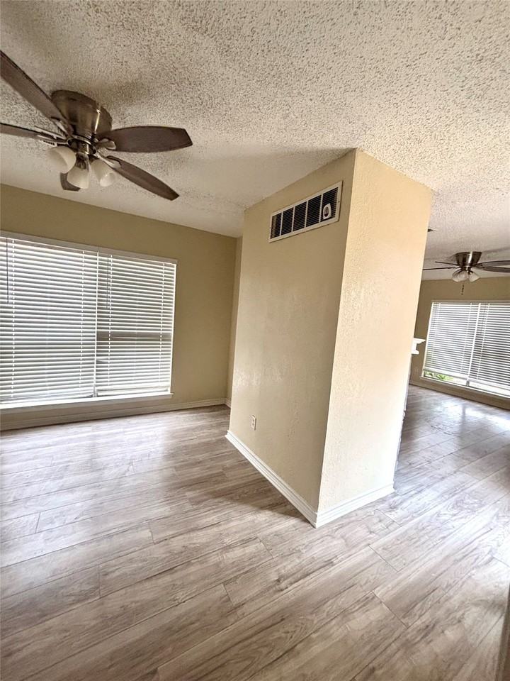 2760 Parkchester Dr - Photo 7 of 28