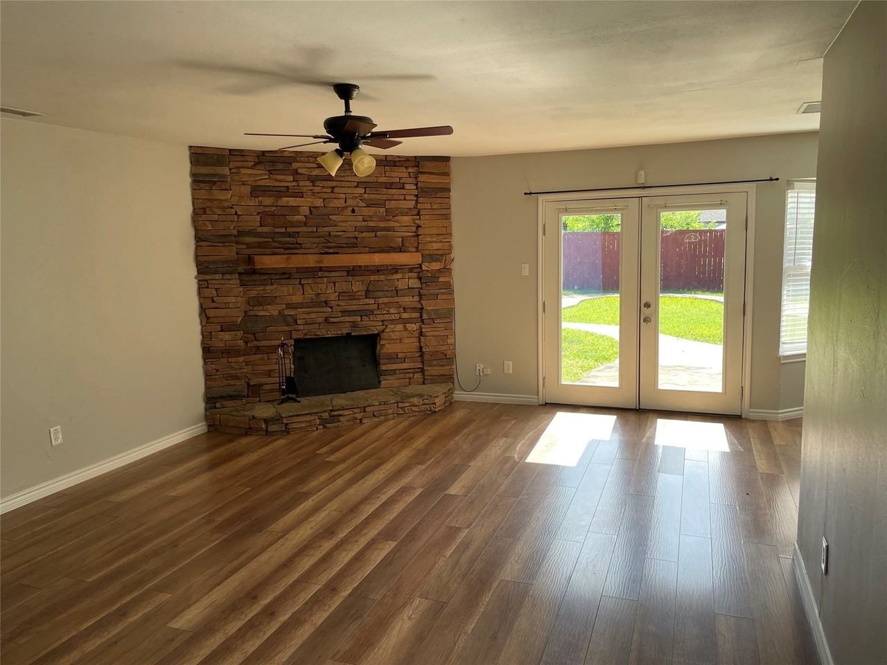 5312 Queens Ct - Photo 2 of 18