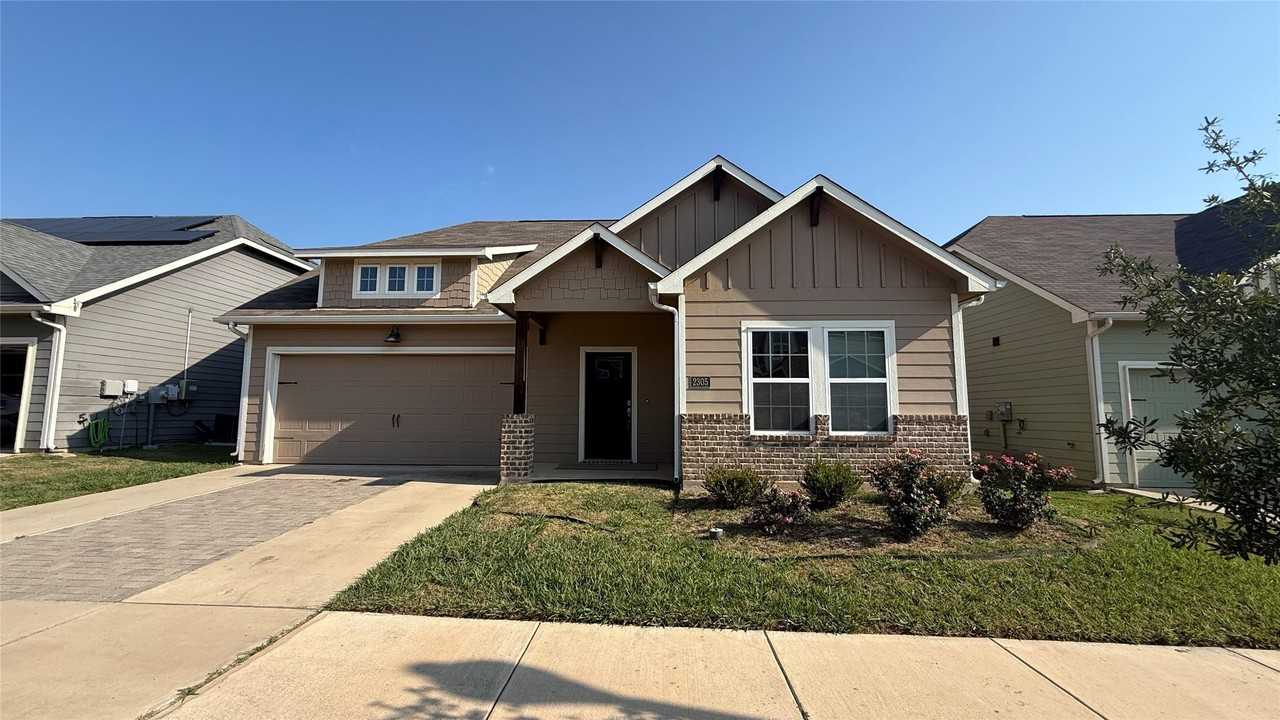 2305 Paxton Way - Photo 2 of 20