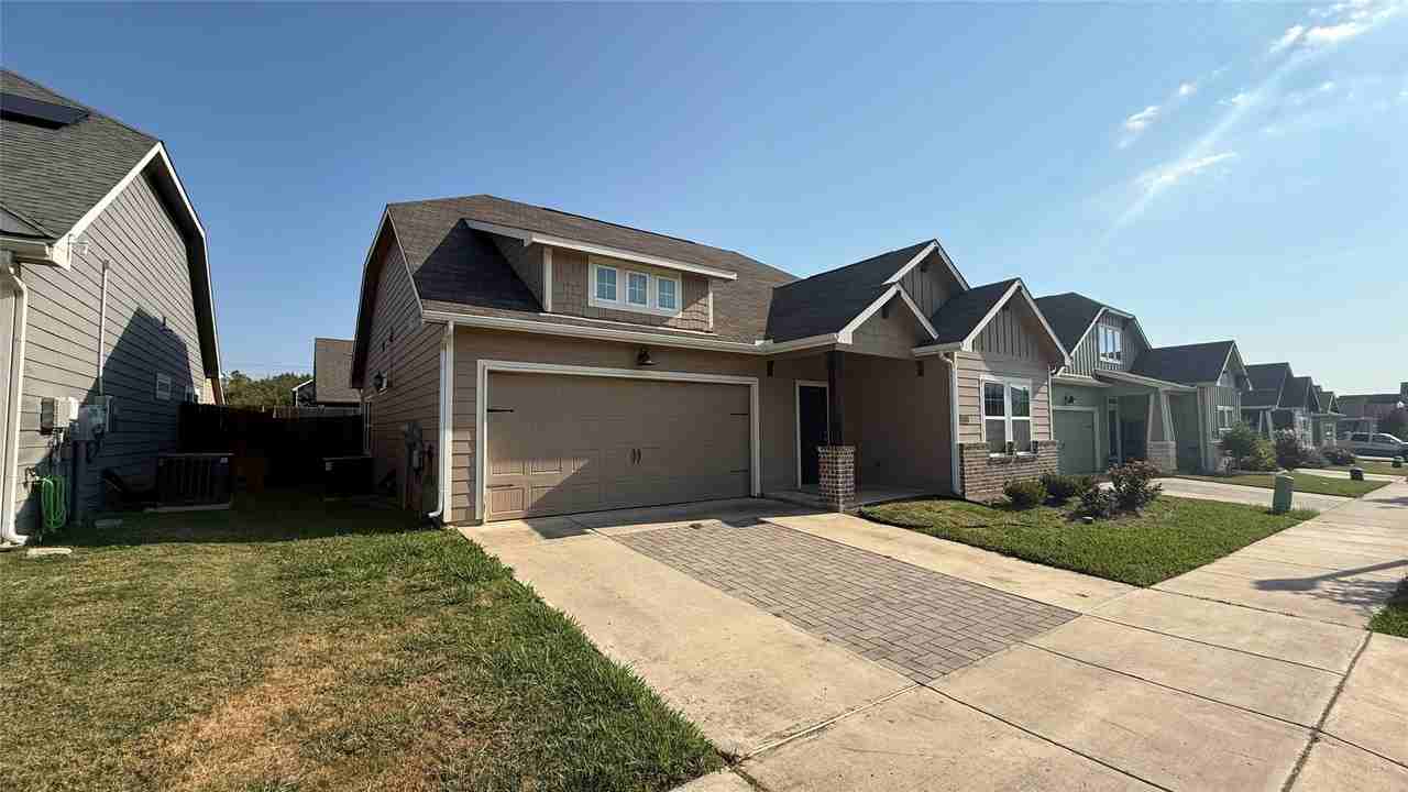 2305 Paxton Way - Photo 3 of 20