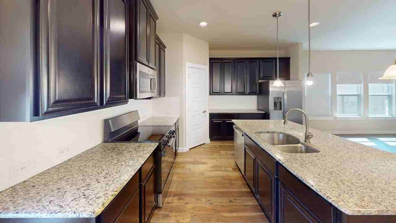 2305 Paxton Way - Photo 4 of 20