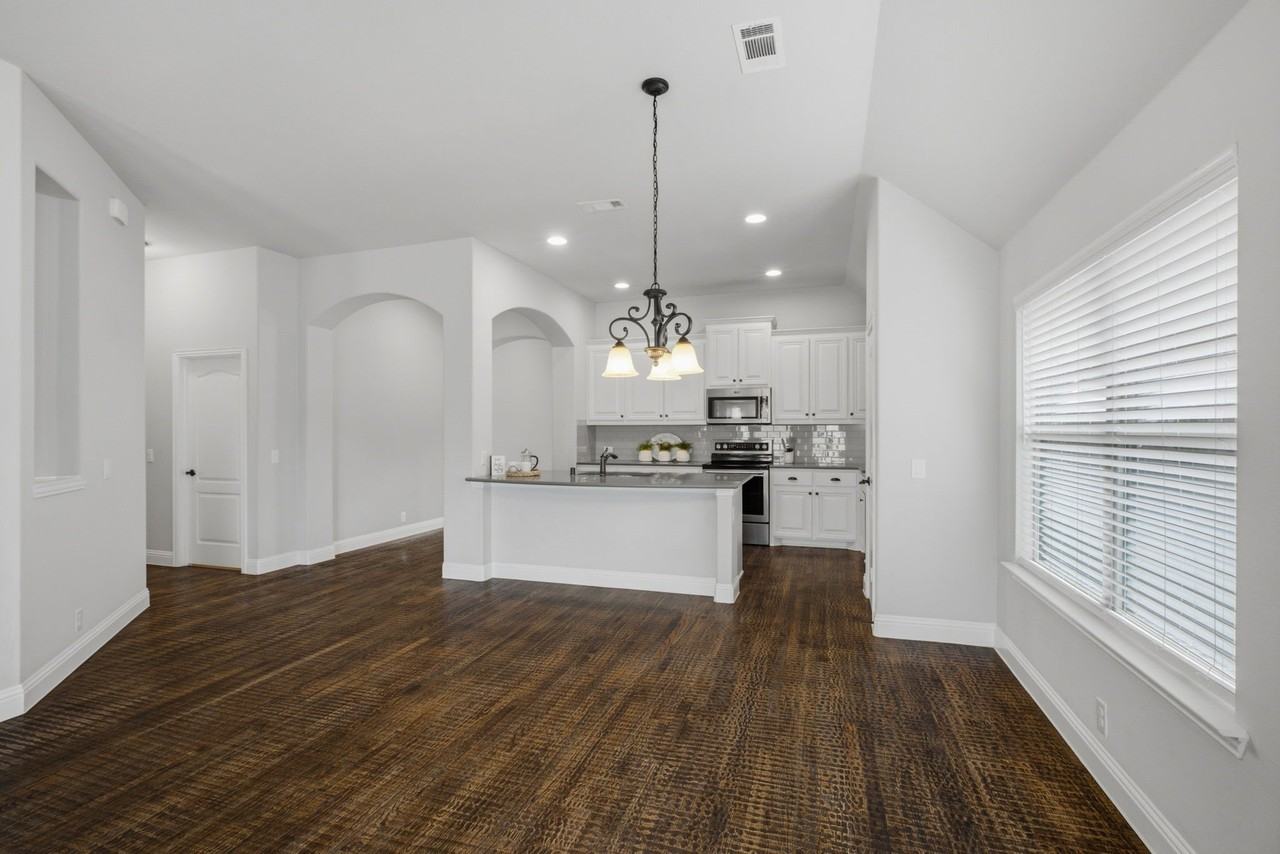 2115 Victoria Ln - Photo 6 of 32