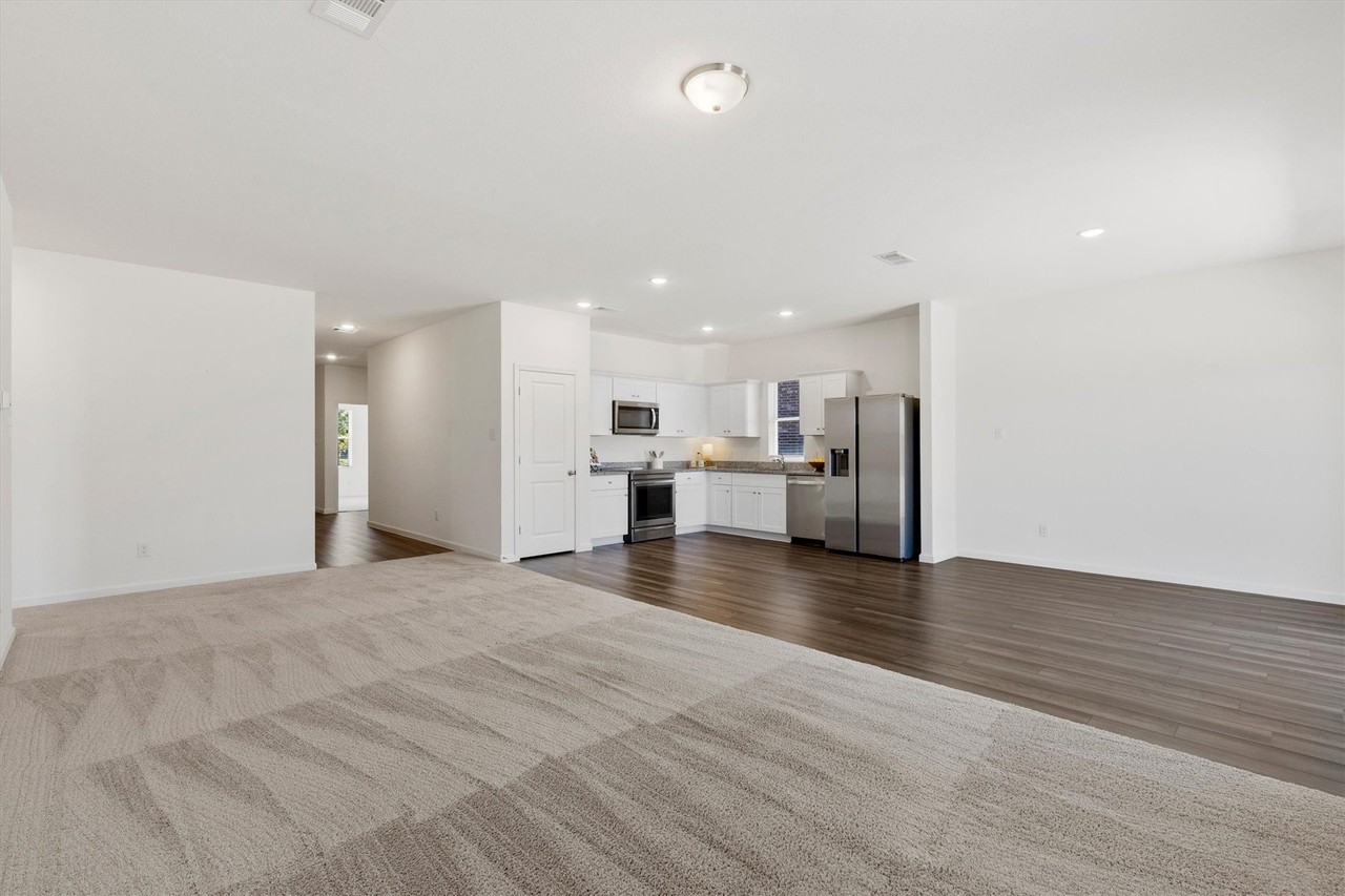 3008 Lacebark Ct - Photo 4 of 15