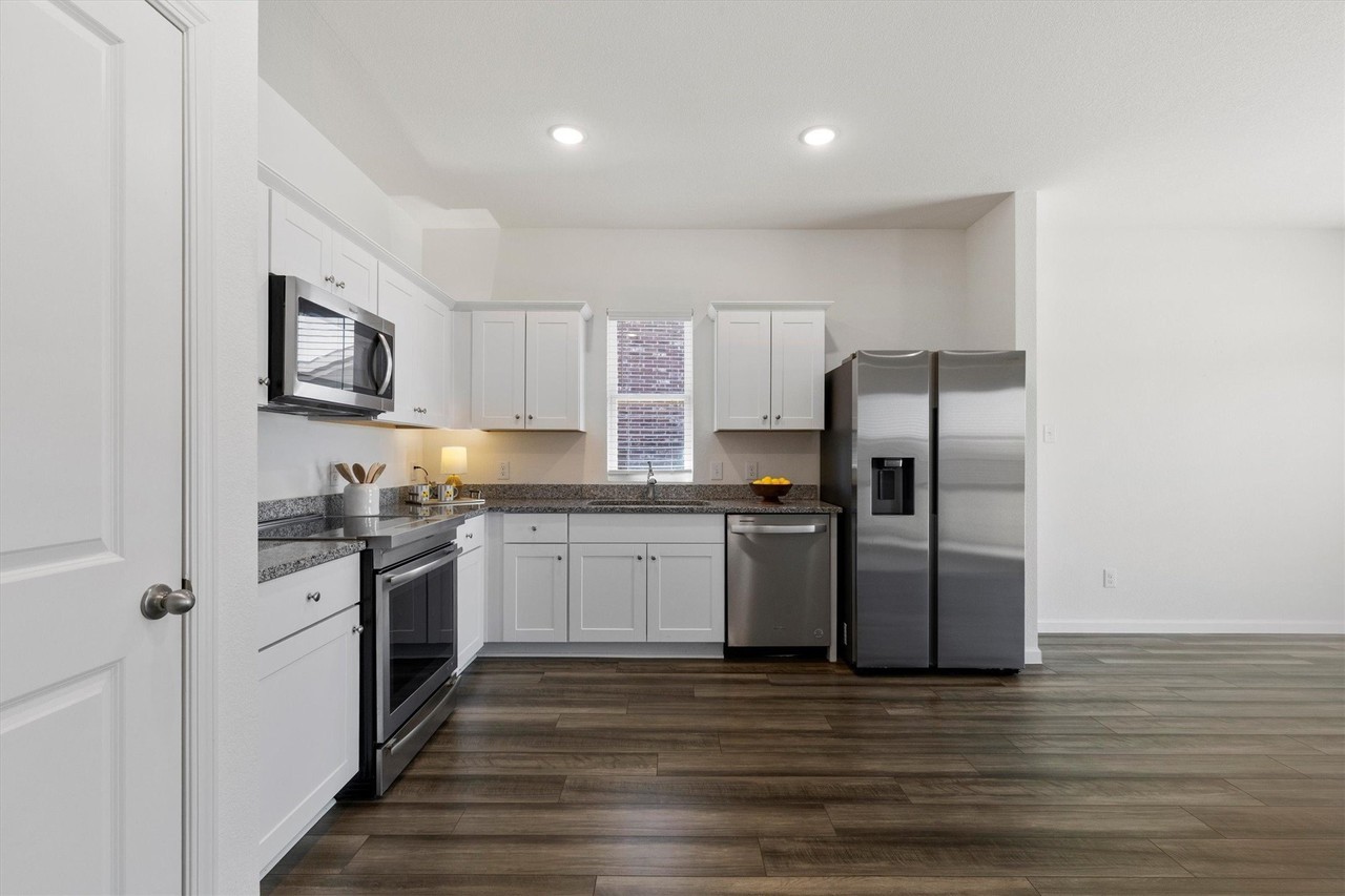 3008 Lacebark Ct - Photo 5 of 15