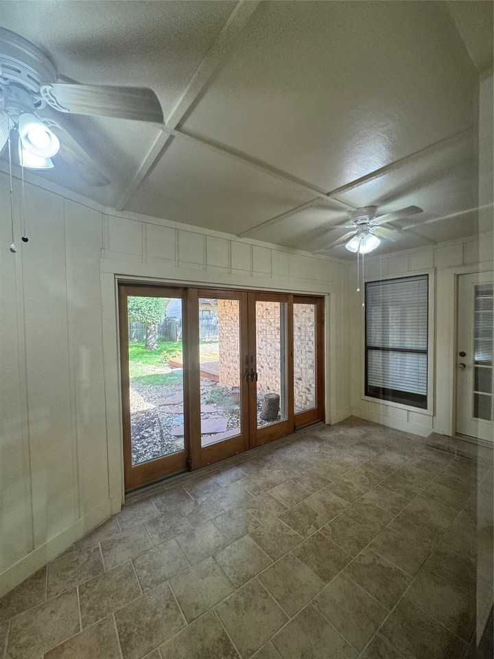 5009 Patsye Ann Cv - Photo 2 of 9