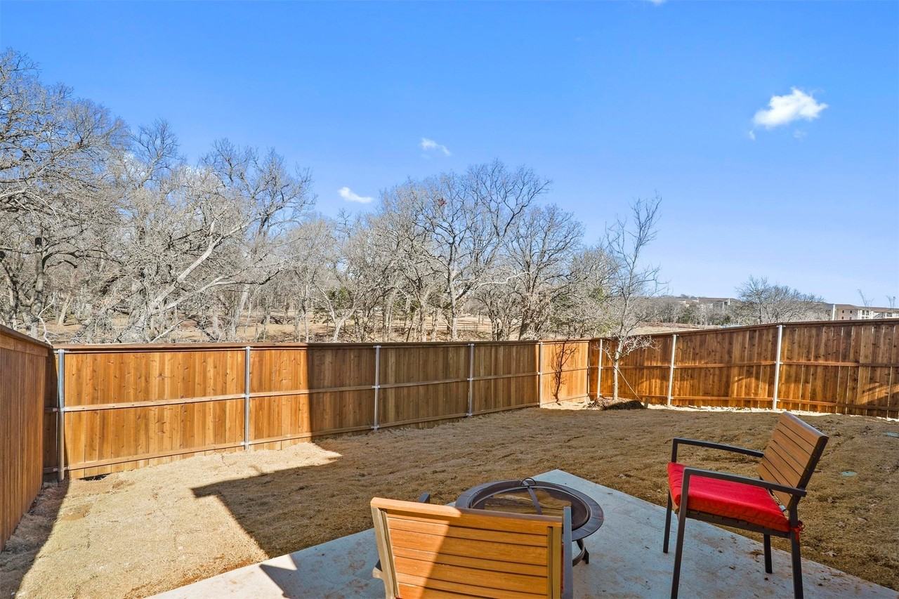 3911 Nature Ct - Photo 3 of 27