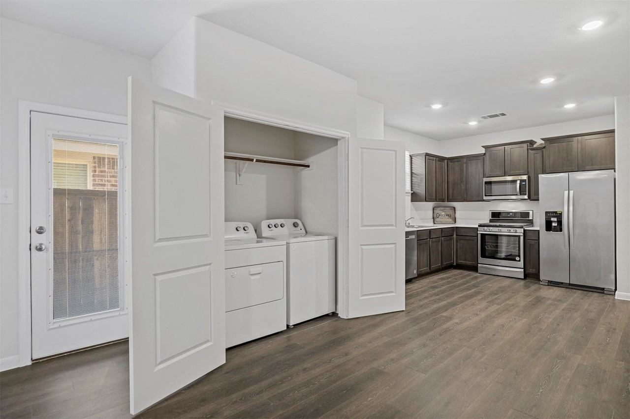 3911 Nature Ct - Photo 4 of 27