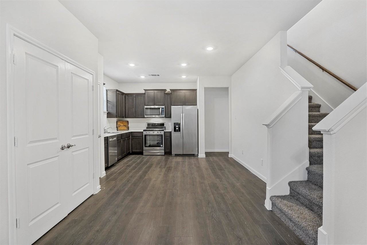 3911 Nature Ct - Photo 5 of 27