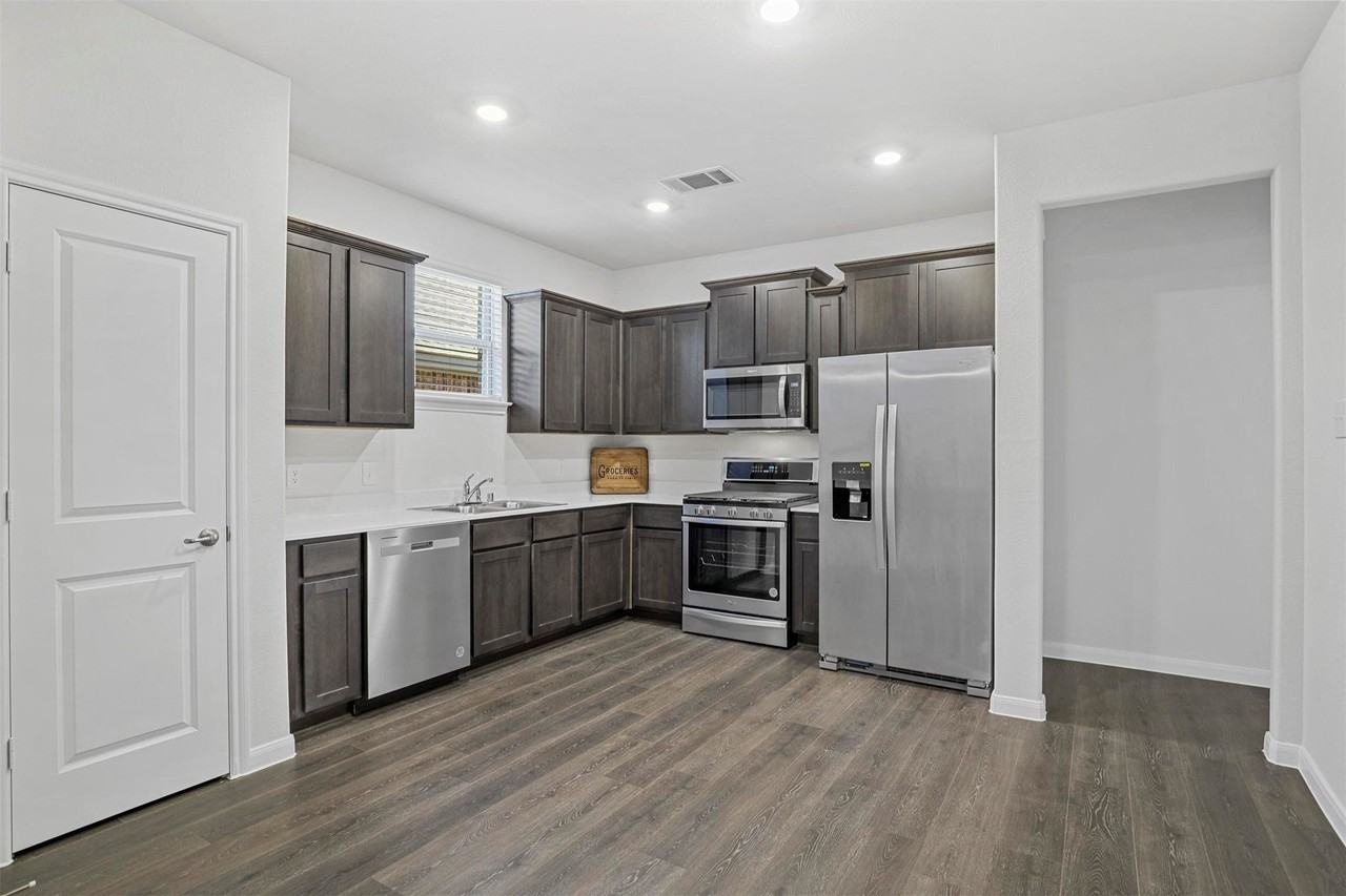 3911 Nature Ct - Photo 6 of 27