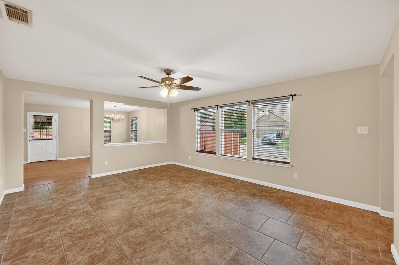 9133 Sun Haven Way - Photo 4 of 21