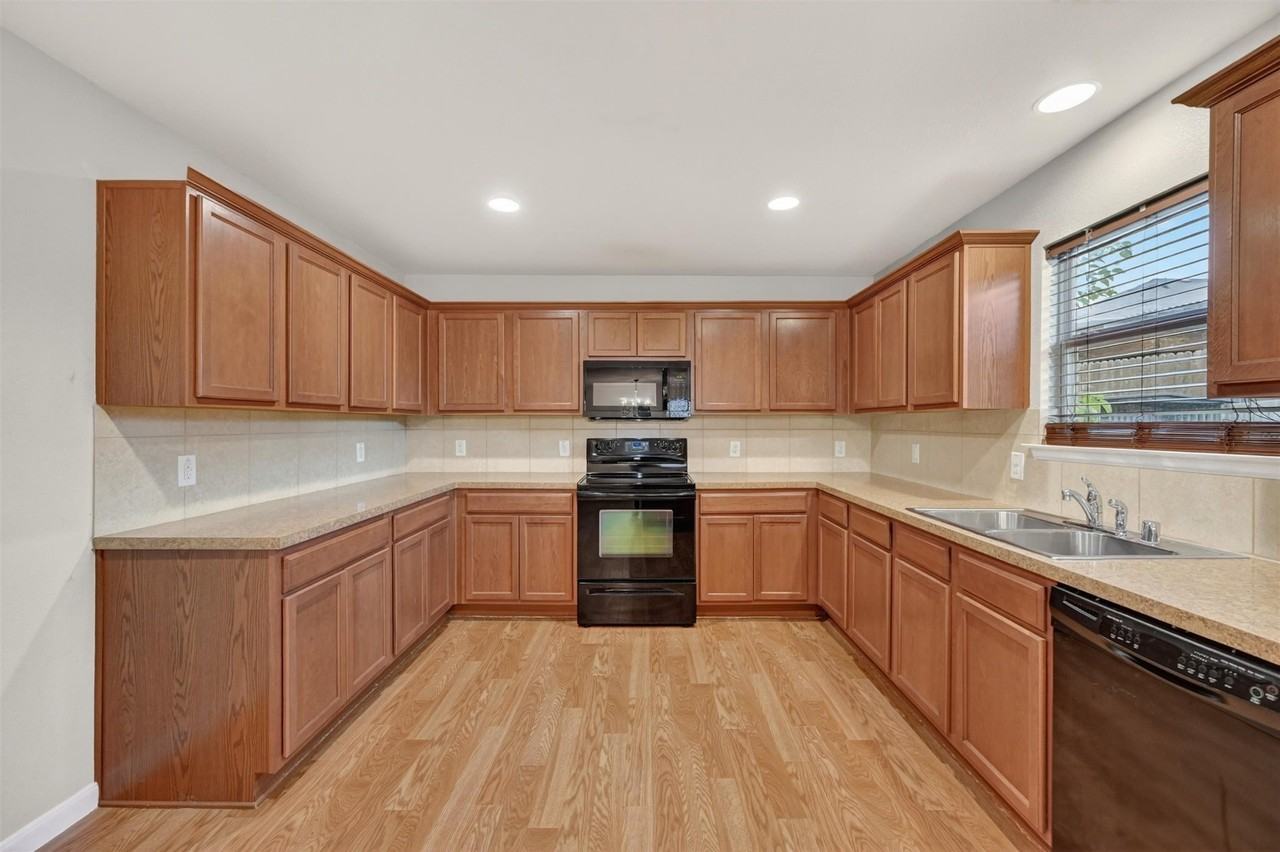 9133 Sun Haven Way - Photo 7 of 21