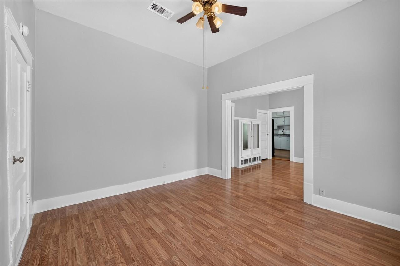 419 N Grand Ave #B - Photo 4 of 18