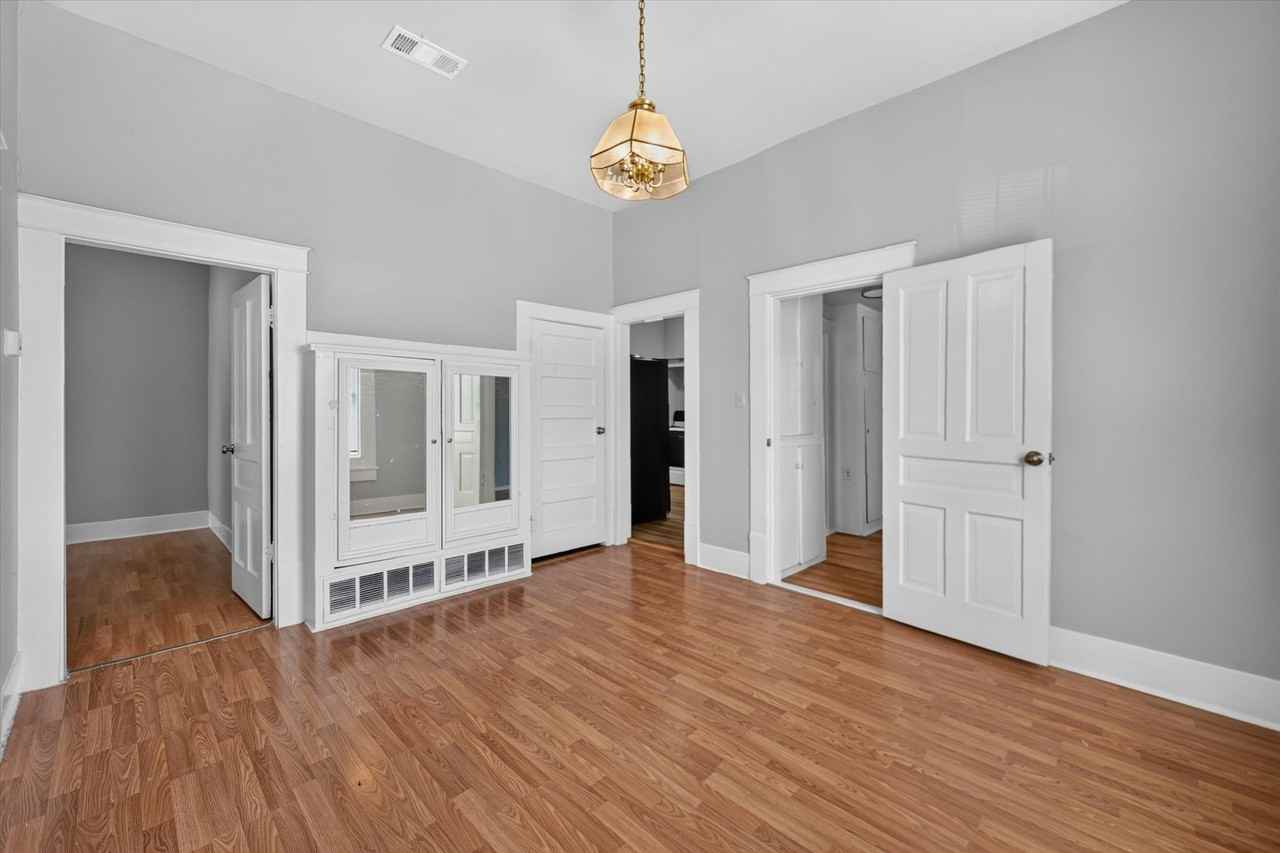 419 N Grand Ave #B - Photo 5 of 18