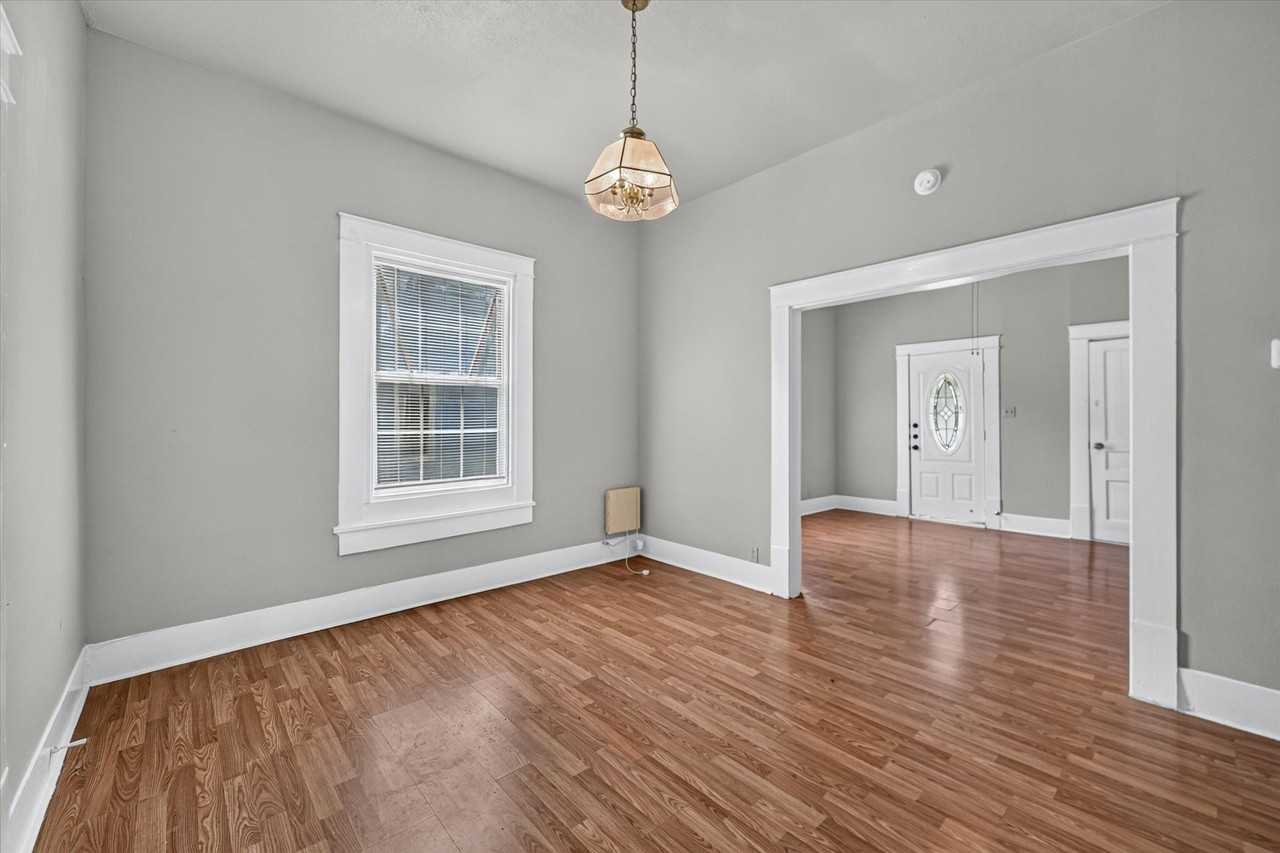 419 N Grand Ave #B - Photo 6 of 18