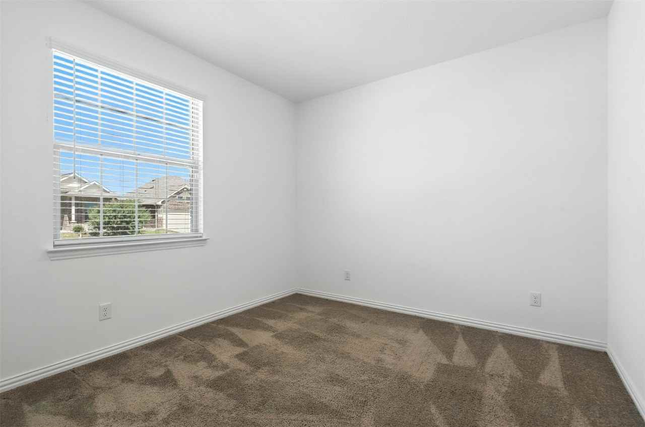 6924 Waterloo Ln - Photo 4 of 21