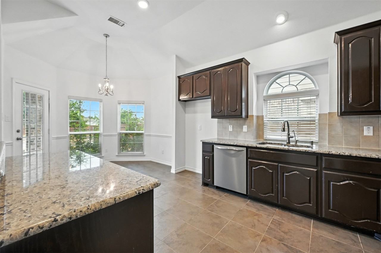 8549 Meadow Sweet Ln - Photo 4 of 23