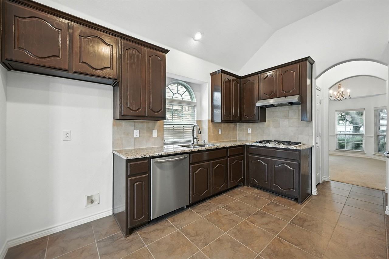 8549 Meadow Sweet Ln - Photo 6 of 23