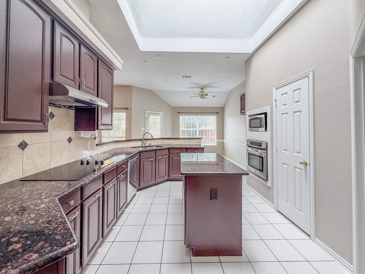 9612 Cliffside Dr - Photo 5 of 18