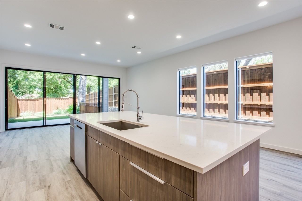 2335 Hondo Ave - Photo 4 of 12