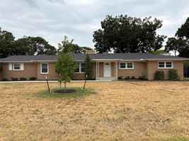 featured image of 16 Cliffside Dr